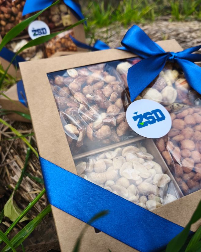 Další krásné balíčky na cestě 🎁 Tentokrát pro kolegy ze ŽSD – poctivé dárky, které potěší a nezapadnou prachem. Dobroty z...