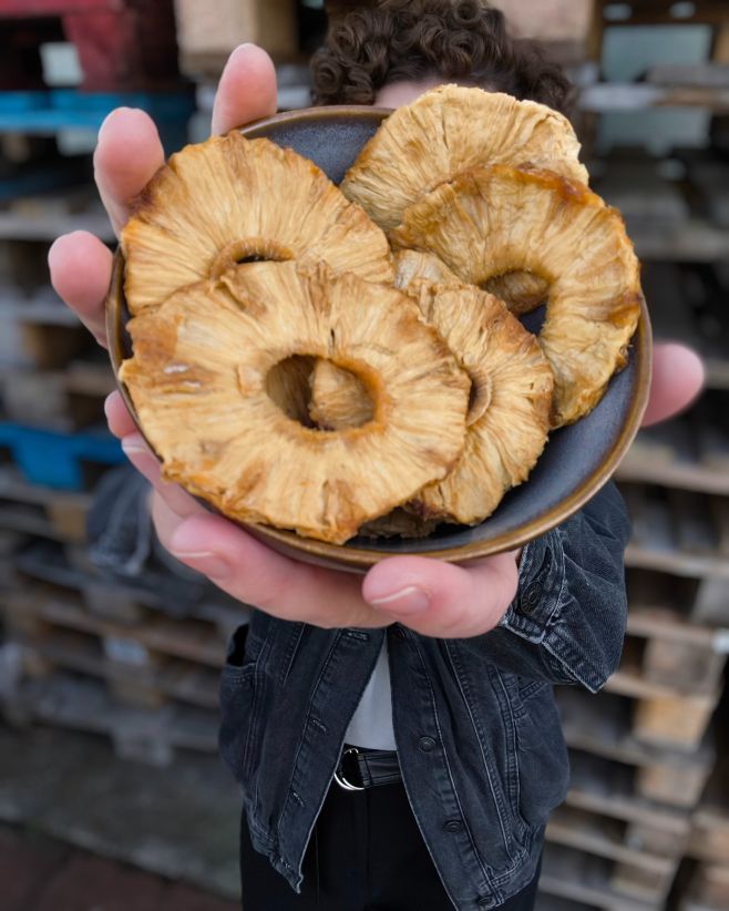 🍍 Když se řekne ananas, většina si vybaví léto, slunce a sladkou vůni dovolené. Já mám ale rád, když si tuhle pohodu můžu...