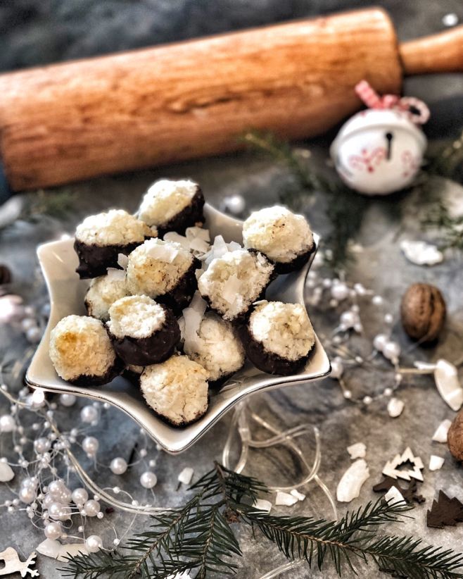 🎄🎅🏻🎄KOKOᔕKY🎄🎅🏻🎄 🥥5 bílků 🥥200g kokosu od 🥥50g kokosové mouky 🥥špetka soli 👉 z bílků pokojové teploty a špetky soli...