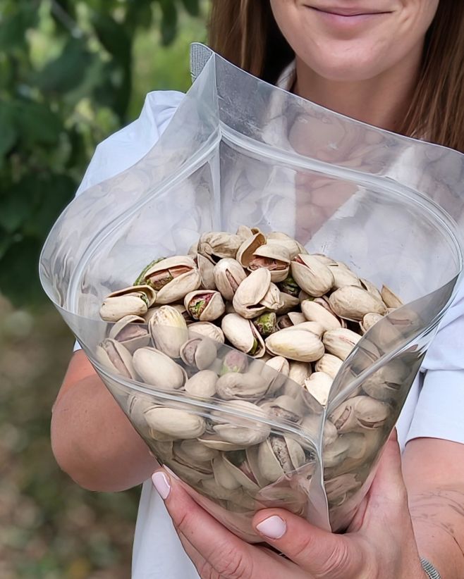 🥜 Pistácie, jak je mám rád. Poctivé, krásně zelené, jemně solené – tak akorát, aby vynikla jejich přirozená chuť. Každé...