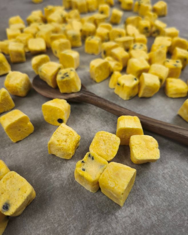 Kousek exotiky přímo k tobě domů 🥭✨ Chtěli jsme k tobě přinést kousek exotiky a maracuja byla jasná volba. Naše...