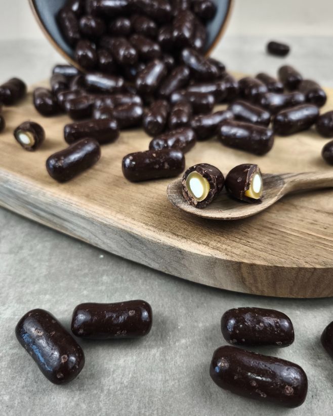 Někdy ty nejlepší chutě vzniknou úplnou náhodou 🍑🍫 Přesně jako tahle. Měkký broskvový pendrek v jemné mléčné nebo hořké...