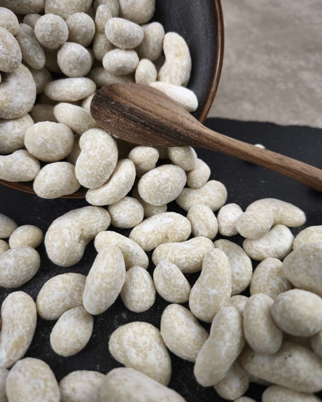 NOVINKA: Kešu s příchutí vanilkového rohlíčku 🎄✨ Vzpomínáš na tu vůni vanilkových rohlíčků od babičky? Přesně tu chuť jsem...