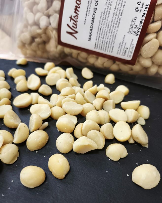 Tohle jsou králové mezi ořechy 👑🌰 Makadamové ořechy – jemné, máslové, poctivé až do posledního křupnutí. Kdo je jednou...