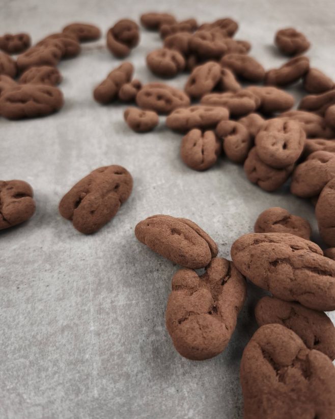 Pekany v čokoládě a kakau – Vánoční edice 🎄🍫 Když se Vánoce rozplývají na jazyku. Vzal jsem křupavý pekanový ořech s...