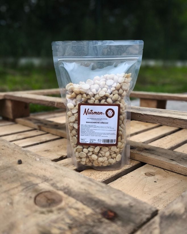 Makadamové ořechy v XXL kabátku 🌰💛 Velké, křupavé, máslové – prostě takové, jaké mají být. Každý kousek je malý svátek...