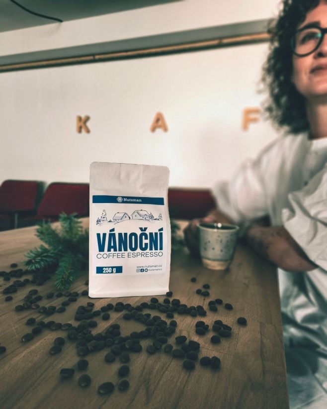 Káva nedělá jen ráno, ale celý den ☕✨ Kdo z vás už ochutnal naše Vánoční espresso? Já jsem na něm celkem závislý. Ta vůně,...